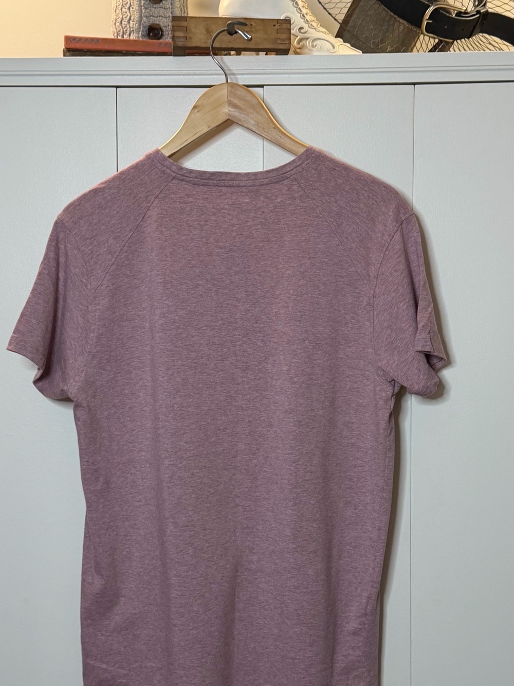Kenneth Cole Men's Heather Mauve V-Neck Tee - Picture 2 of 3